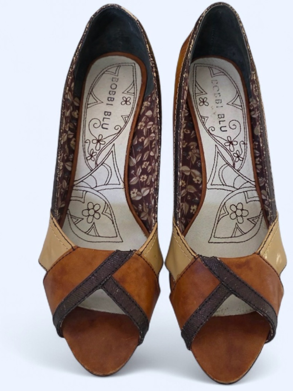 Bobbi Blu Women’s Size 8.5 with peep toe wedges multi-texture patterned